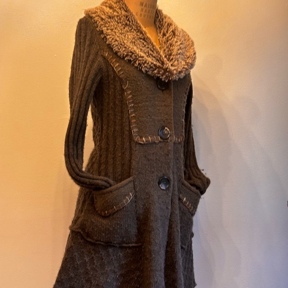 Sweater/coat - Picture 6 of 7